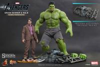 Gallery Image of Bruce Banner and Hulk Sixth Scale Figure