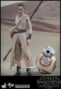 Gallery Image of Rey and BB-8 Sixth Scale Figure