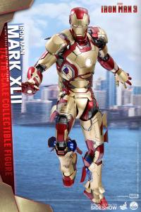 Gallery Image of Iron Man Mark XLII Quarter Scale Figure