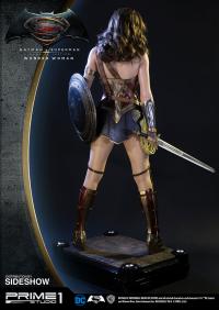 Gallery Image of Wonder Woman Polystone Statue