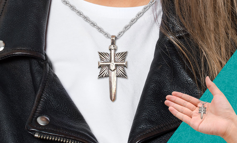 Gallery Feature Image of Shard's Crest Pendant Necklace Jewelry - Click to open image gallery