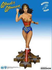 Gallery Image of Wonder Woman Maquette
