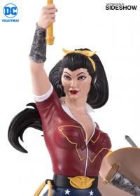 Gallery Image of Wonder Woman Deluxe Statue