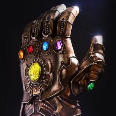 Infinity Gauntlet Life-Size Replica