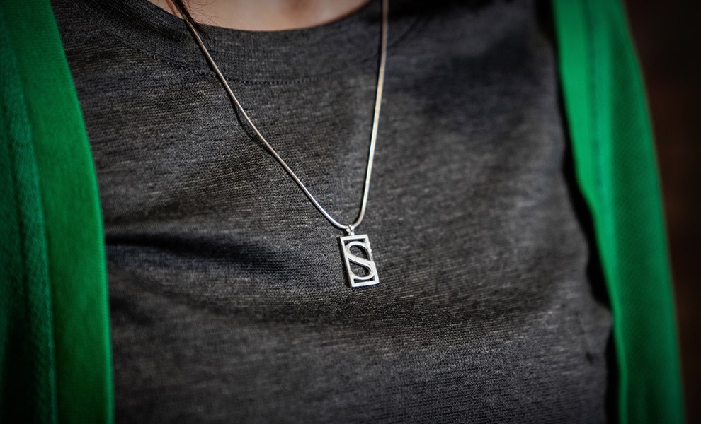 Sideshow S Pendant Female Version Sideshow Collectibles Jewelry
