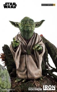 Gallery Image of Yoda Statue