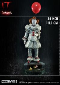 Gallery Image of Pennywise Statue