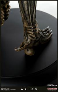 Gallery Image of Alien Big Chap Statue