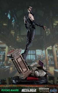 Gallery Image of Psycho Mantis Statue