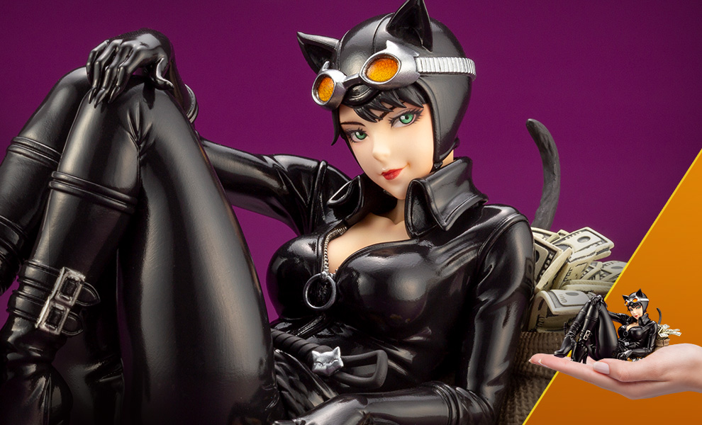 Gallery Feature Image of Catwoman Returns Statue - Click to open image gallery