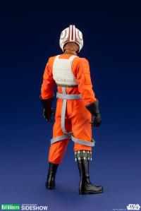 Gallery Image of Luke Skywalker (X-Wing Pilot) 1:10 Scale Statue