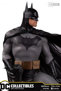 Gallery Image of Batman (Deluxe) Statue