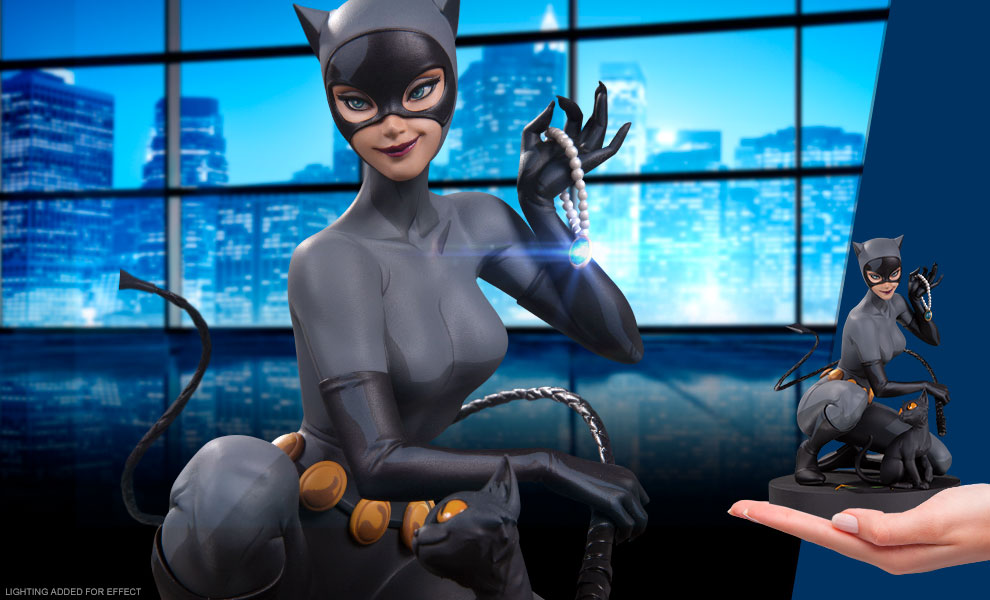 Gallery Feature Image of Catwoman Statue - Click to open image gallery