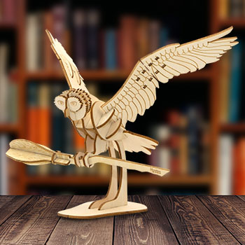 Incredibuilds: Hedwig Deluxe Book and Model | Sideshow Collectibles