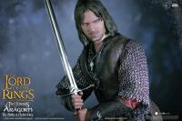 Gallery Image of Aragorn at Helm's Deep Sixth Scale Figure