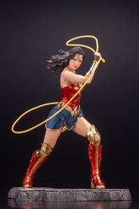 Gallery Image of Wonder Woman (1984) Statue
