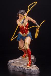 Gallery Image of Wonder Woman (1984) Statue