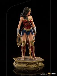 Gallery Image of Wonder Woman & Young Diana 1:10 Scale Statue
