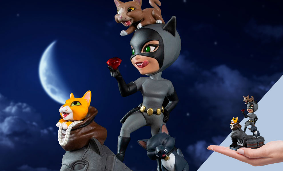 Gallery Feature Image of Catwoman Q-Fig Elite Collectible Figure - Click to open image gallery
