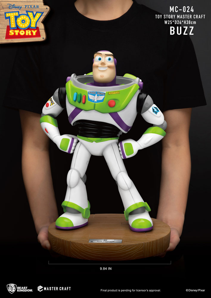 buzz lightyear statue