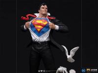Gallery Image of Clark Kent Deluxe 1:10 Scale Statue