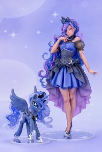 Gallery Image of Princess Luna Statue