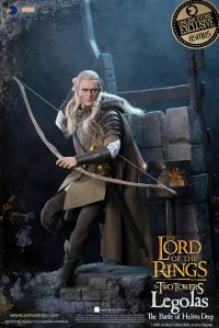 Gallery Image of Legolas at Helm's Deep Sixth Scale Figure