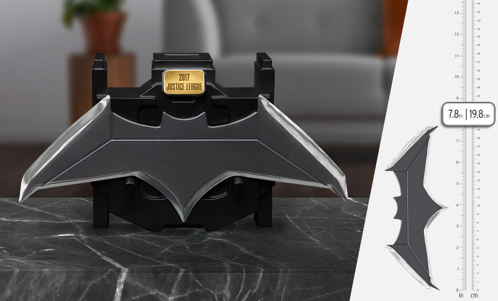 Gallery Feature Image of Justice League Metal Batarang Replica - Click to open image gallery