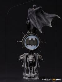 Gallery Image of Batman Deluxe 1:10 Scale Statue