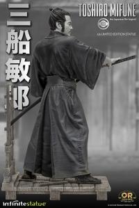 toshiro statue