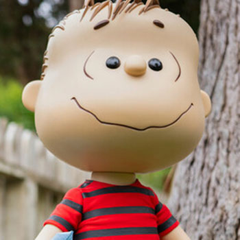 Linus with Blanket Vinyl Collectible by Super 7 | Sideshow 