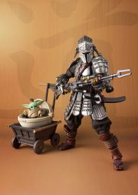 Gallery Image of Ronin Mandalorian™ & Grogu™ (Beskar Armor) Collectible Set