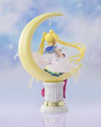 Gallery Image of Super Sailor Moon - Bright Moon & Legendary Silver Crystal Collectible Figure