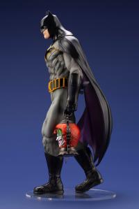 Gallery Image of Batman: Last Knight on Earth Statue