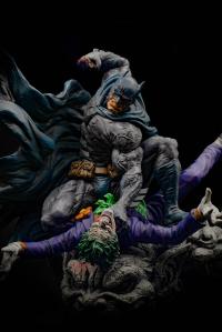 Gallery Image of Batman vs The Joker Statue