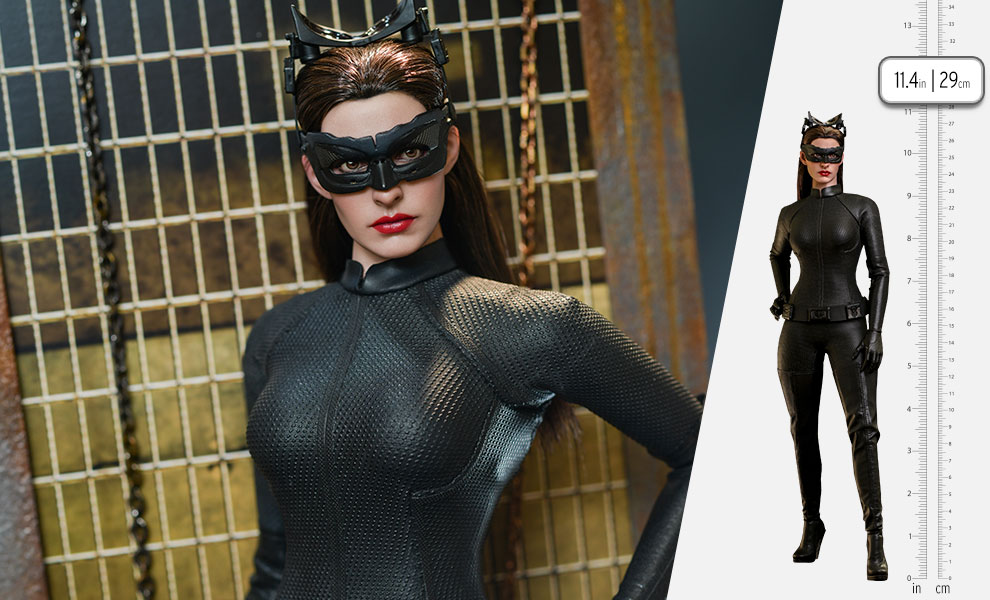 Gallery Feature Image of Catwoman Sixth Scale Figure - Click to open image gallery