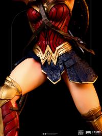 Gallery Image of Wonder Woman 1:10 Scale Statue