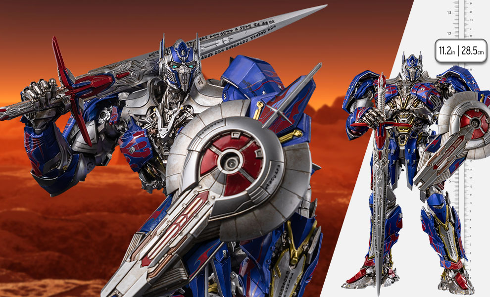 Gallery Feature Image of Optimus Prime DLX Collectible Figure - Click to open image gallery