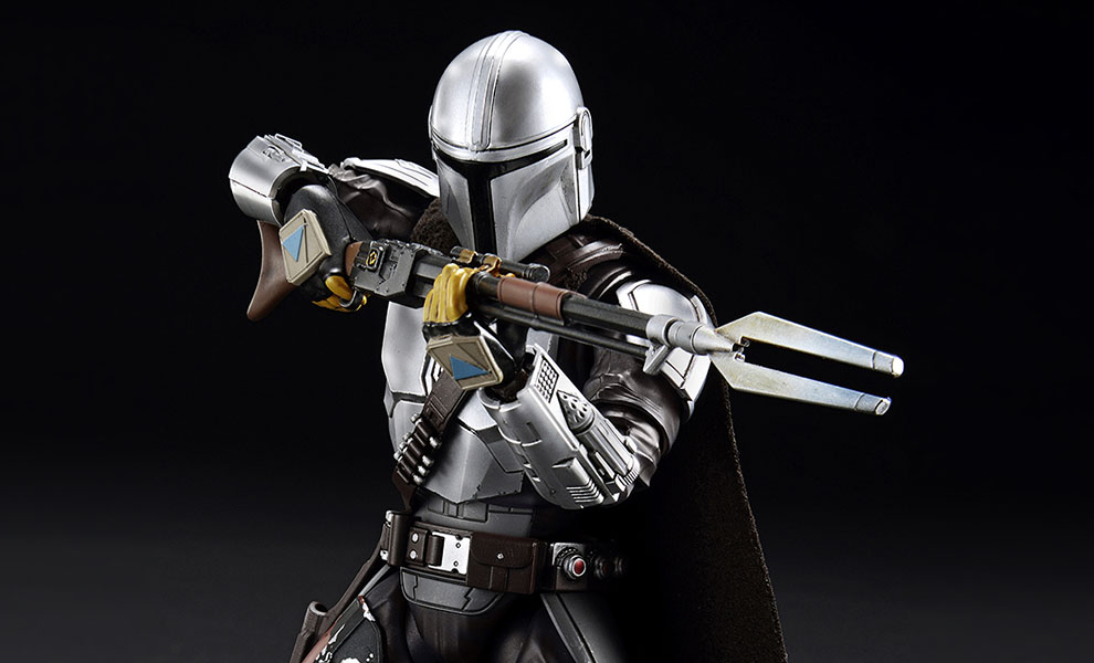 Gallery Feature Image of The Mandalorian Beskar Armor (Silver Coating Version) Model Kit - Click to open image gallery