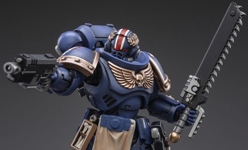 Gallery Feature Image of Ultramarines Primaris Lieutenant Horatius Collectible Figure - Click to open image gallery
