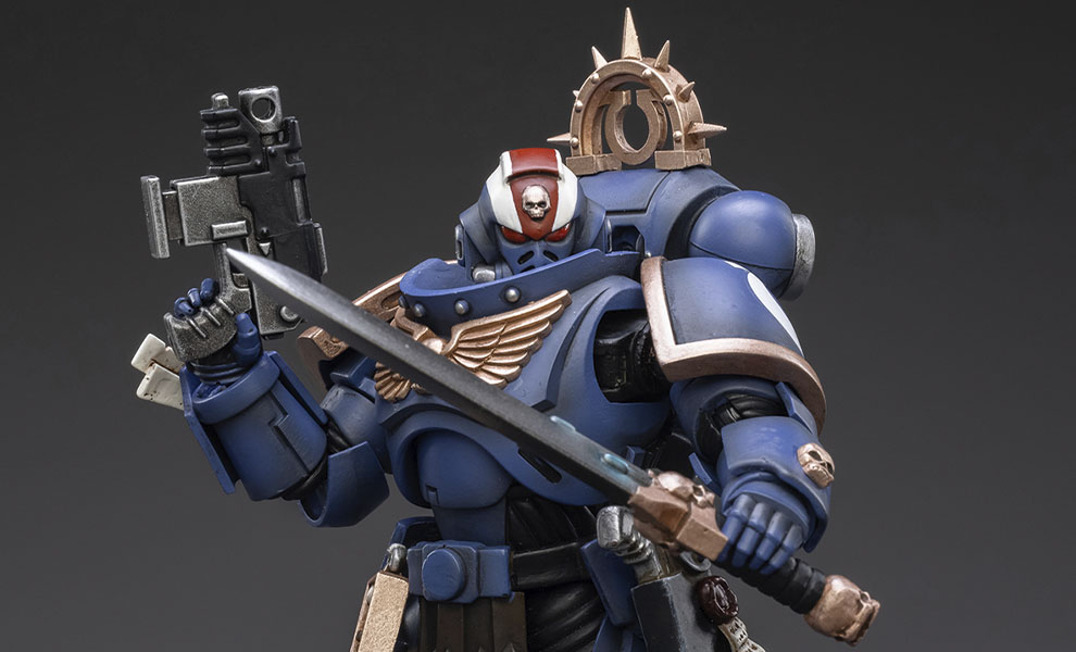 Gallery Feature Image of Ultramarines Primaris Lieutenant Amulius Collectible Figure - Click to open image gallery