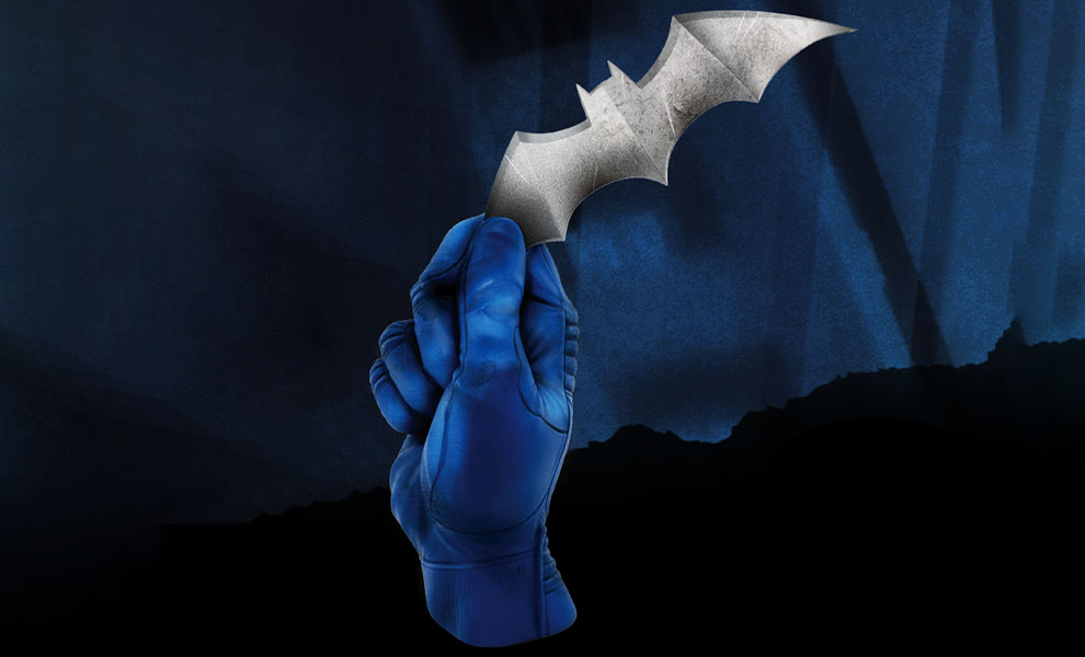 Gallery Feature Image of Batman with Batarang Statue - Click to open image gallery