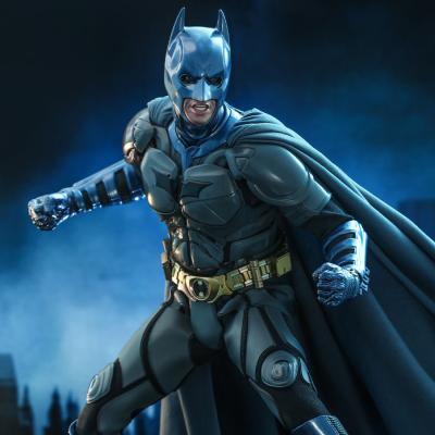 Batman Sixth Scale Figure by Hot Toys | Sideshow Collectibles
