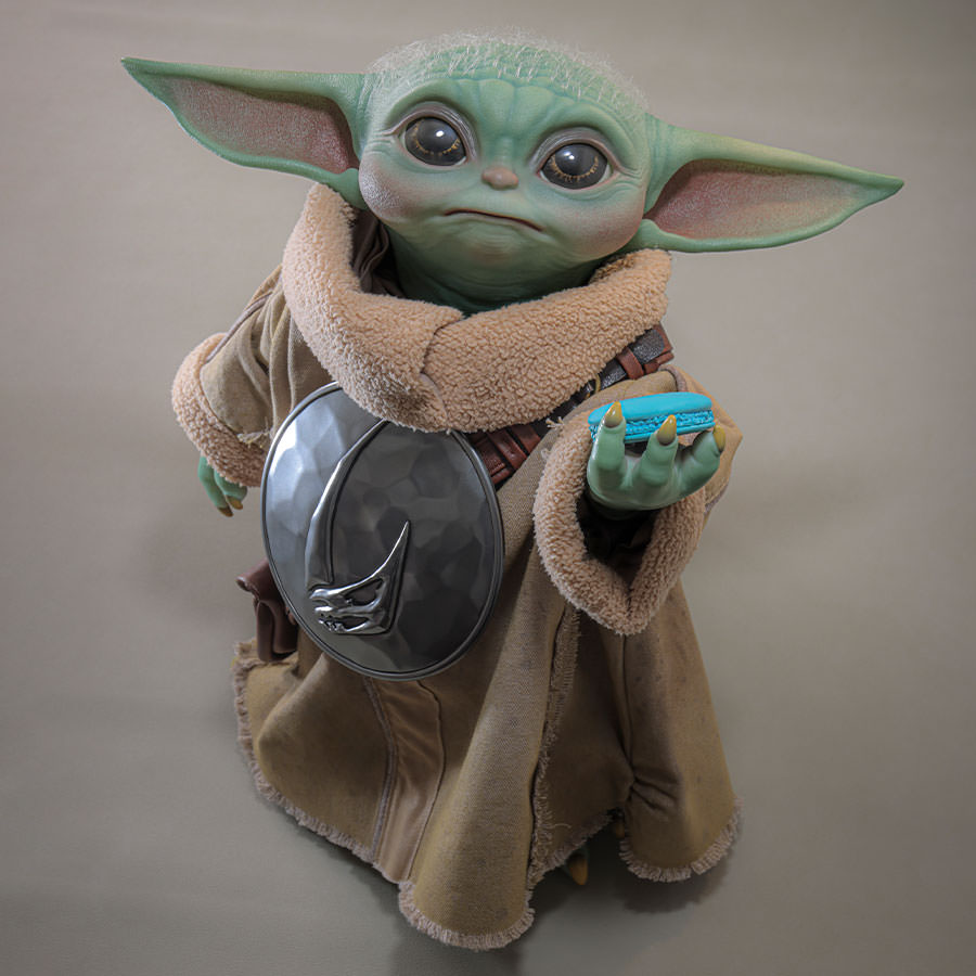 hot-toys-star-wars-grogu-life-